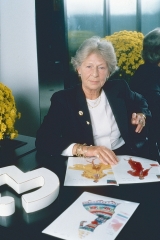 Mila Schon